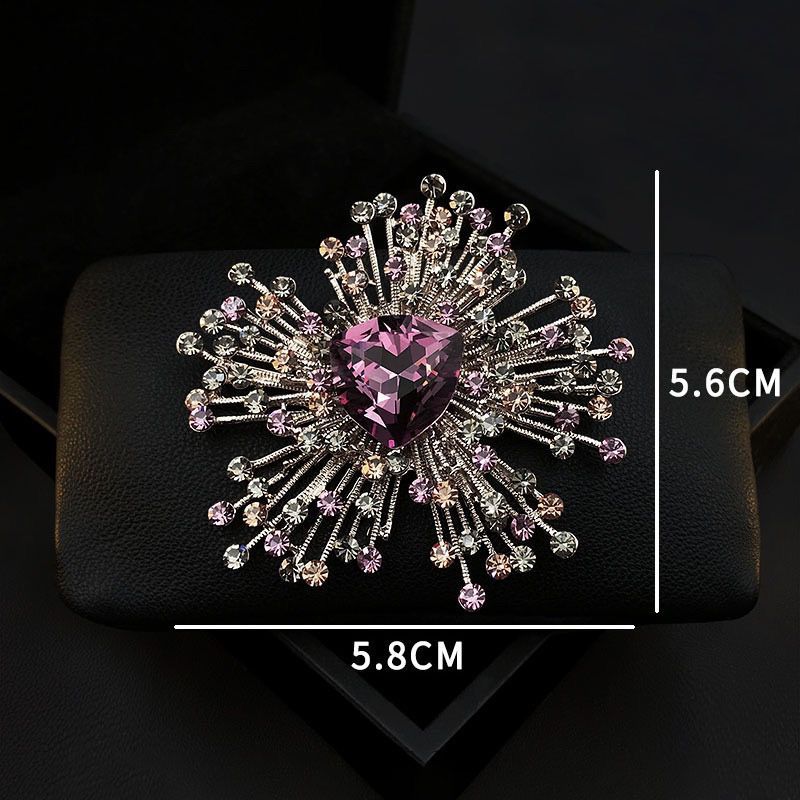 Luxury Emerald Crystal Brooch Women's Retro Exaggerated Fashion Brooch New Temperament Full Of Diamond Pin Accessories_voghion.com