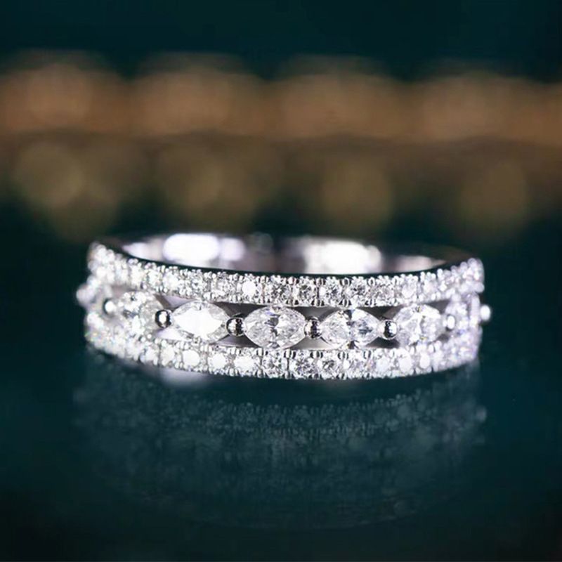 Cao Shis Nischendesign-Stil modisches Temperament Kupfer überzogenes Platin Halbkreis voller Diamant Pferdeauge Zirkon_voghion.com