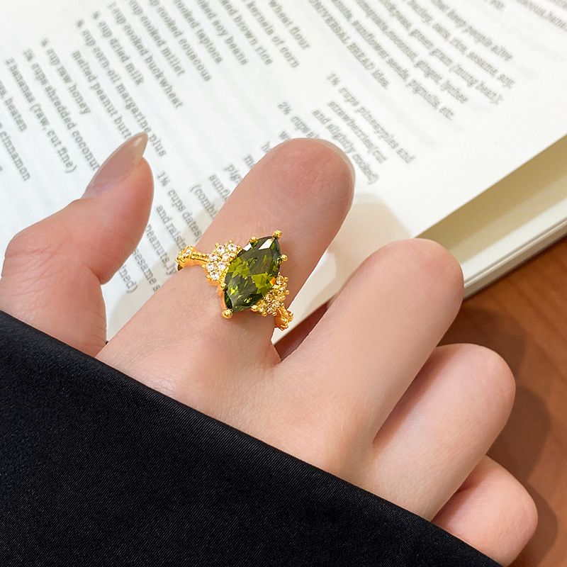 Olivgrüner Zirkonring im französischen Hofstil – Elegantes, luxuriöses, offenes Design für Damen_voghion.com