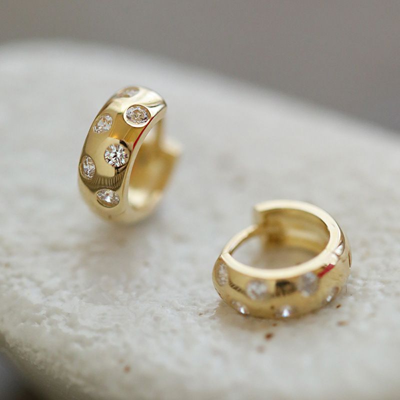 Cao Shi's new minimalist commuting daily rings and accessories with a niche design feel, featuring diamond zirconia_voghion.com