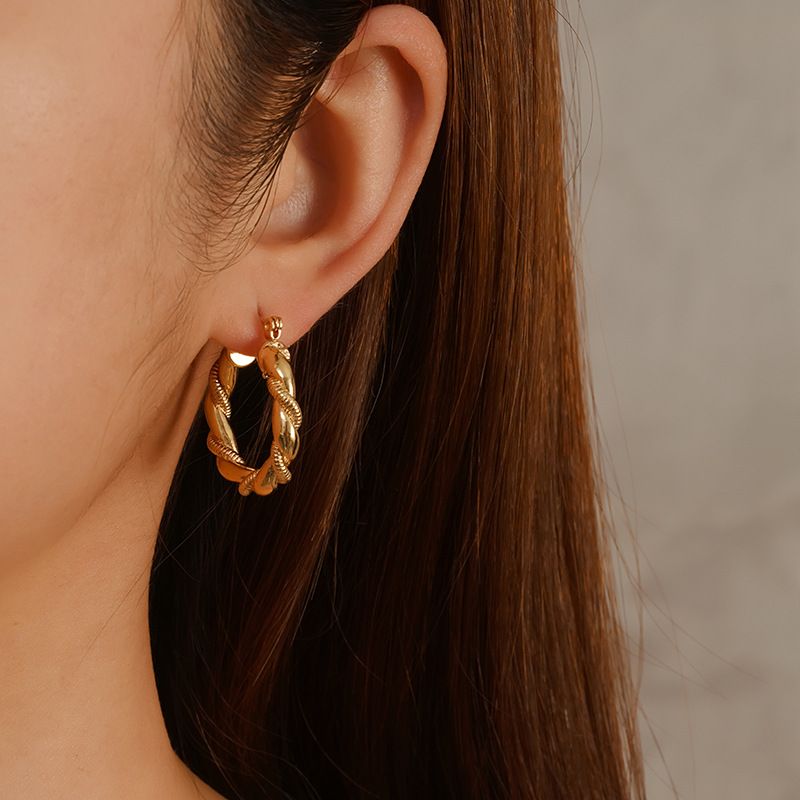 Grenzüberschreitende Direktversorgung Edelstahl Vielseitig Damen Rund Gewickelt Hoop Trendy Fashion Überzogene Ohrringe Großhandel_voghion.com