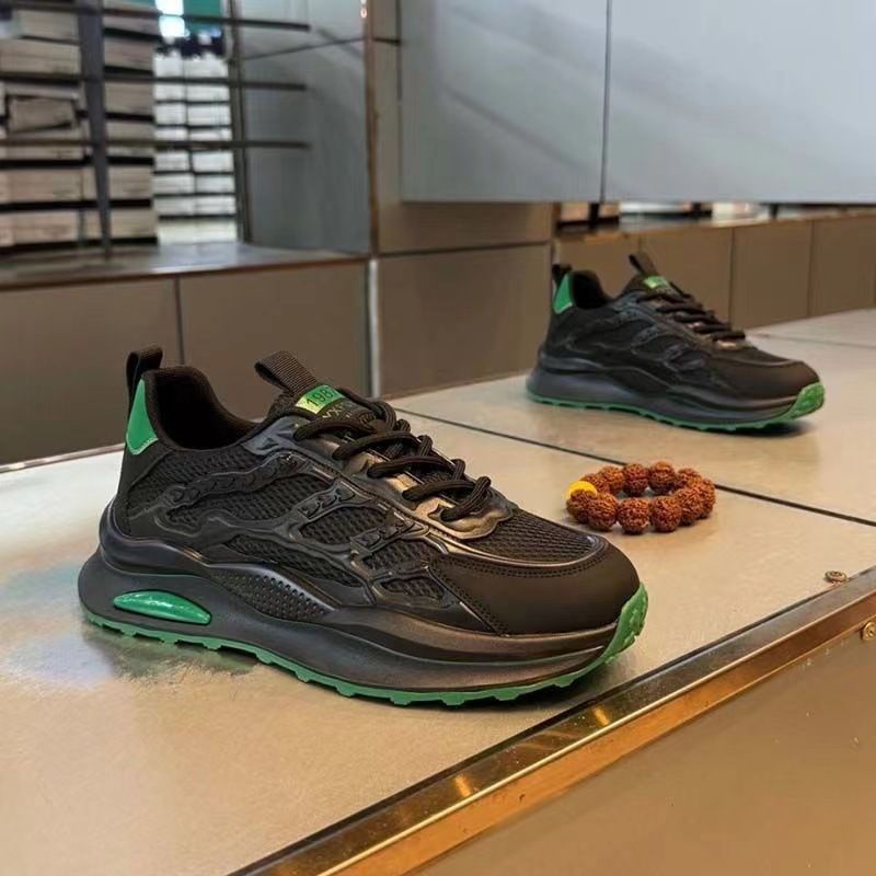 Sommer Neue atmungsaktive Mesh-Schuhe mit dicker Sohle, die die Höhe erhöhen, weiße leichte und vielseitige, lässige, trendige Papa-Schuhe_voghion.com