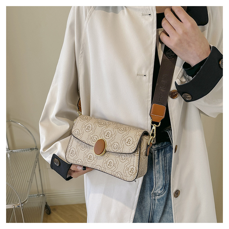 French niche design women's handbag 2024 new light luxury printed single crossbody small square bag wide shoulder strap_voghion.com