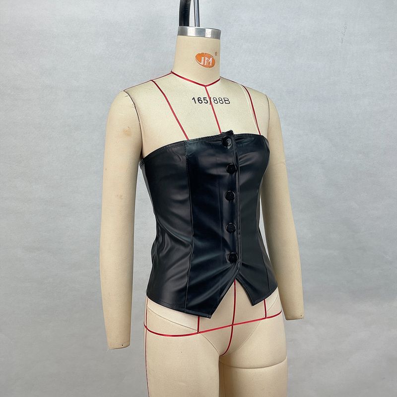Abbigliamento da donna, top corto monopetto in similpelle, top corto con un bottone in similpelle, blusa sexy slim fit con spalle scoperte, nera_voghion.com