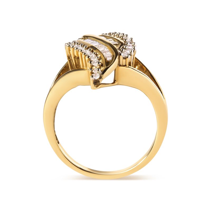 10K Yellow Gold 1/2 Cttw Round and Baguette Cut Diamond Cocktail Ring (H-I Color, I1-I2 Clarity)_voghion.com