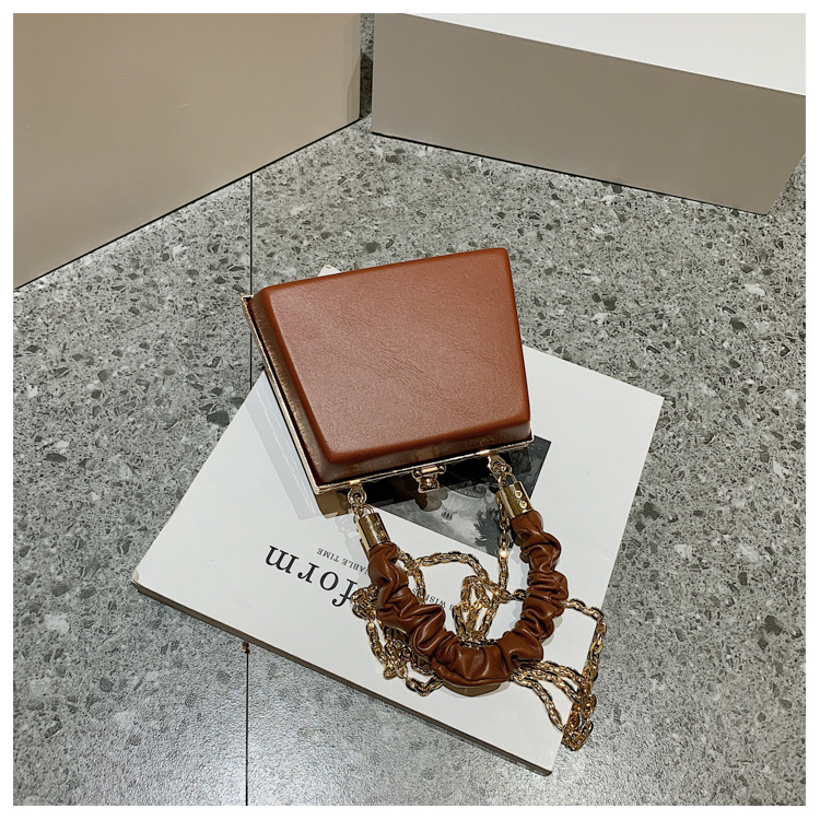 Autumn and winter new Korean version of fashion folds ins network red ocean chain hand bill shoulder crossbody bag_voghion.com