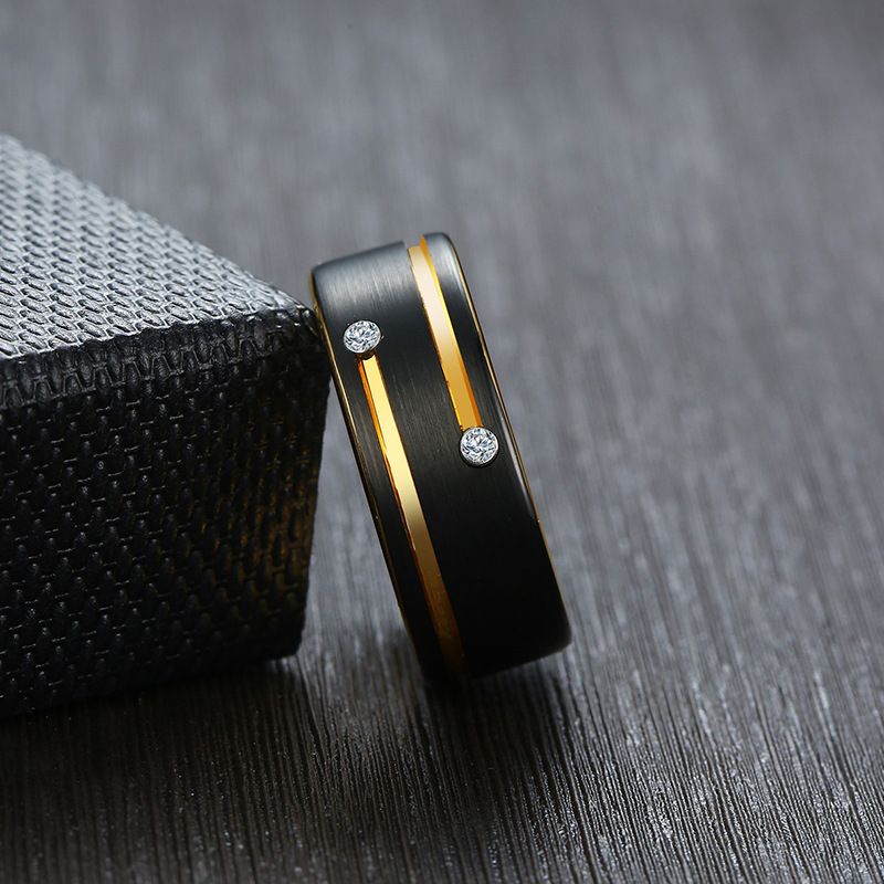 Anello da uomo in stile europeo e americano con scanalatura intarsiata con due zirconi in acciaio al tungsteno e oro nero spaziale all'ingrosso TCR-089_voghion.com