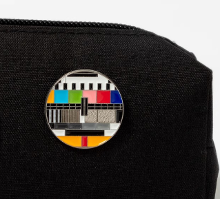 Spilla retrò TV in bianco e nero, distintivo in metallo personalizzato da donna, accessorio classico da uomo per borsa da studente_voghion.com