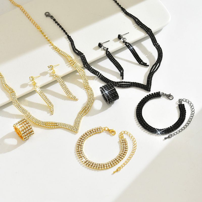 Set di gioielli da sposa con collana, orecchini, bracciale e anello, quattro pezzi, catena con griffe e strass_voghion.com