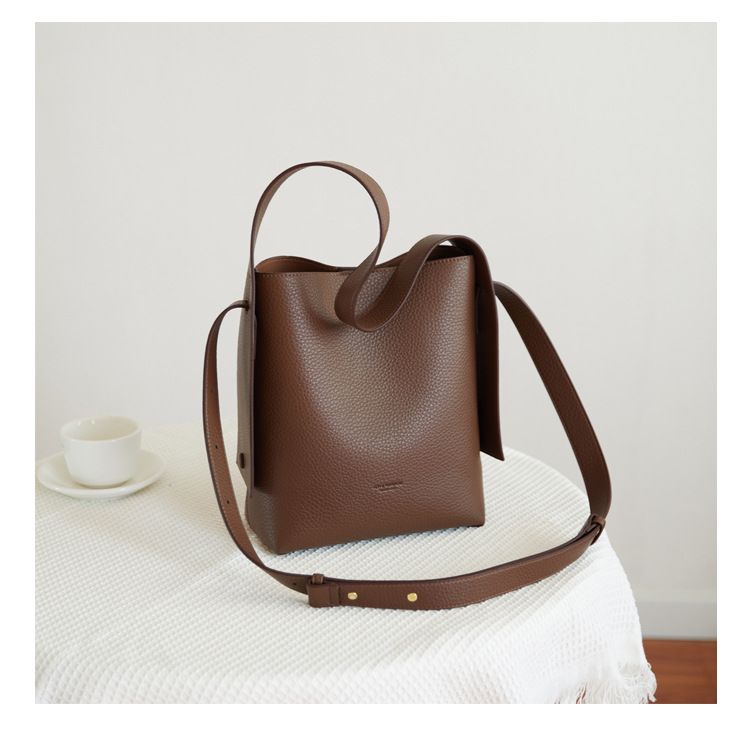 Lemon Koko Women's Bucket Bag – Large Capacity Stylish Shoulder Tote For Work & Travel, Vintage PU Handbag With Zipper Closure (Black/Taupe)_voghion.com