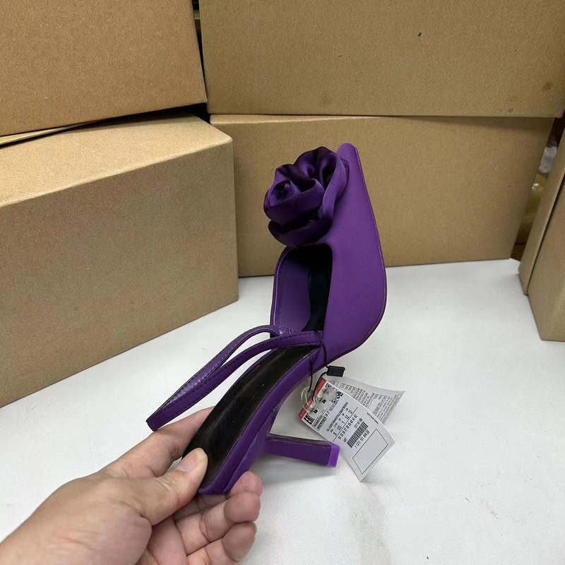 Zapatos de mujer con tacón fino y tiras elásticas en punta con flores en 3D_voghion.com