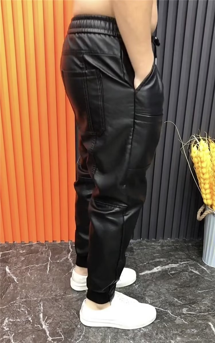 Frühlings- und Herbstlederhose Herren Freizeithose Wasserdichte No-Wash-Hose Trendy Schwarze Lederhose Motorrad PU Hose mit kleinem Bein_voghion.com