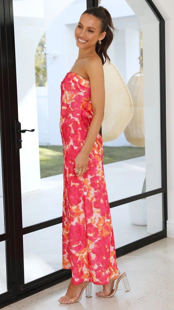 Elegante abito bustier in raso con dettagli in pizzo sul retro - Abito da sera lungo a trapezio per donna_voghion.com