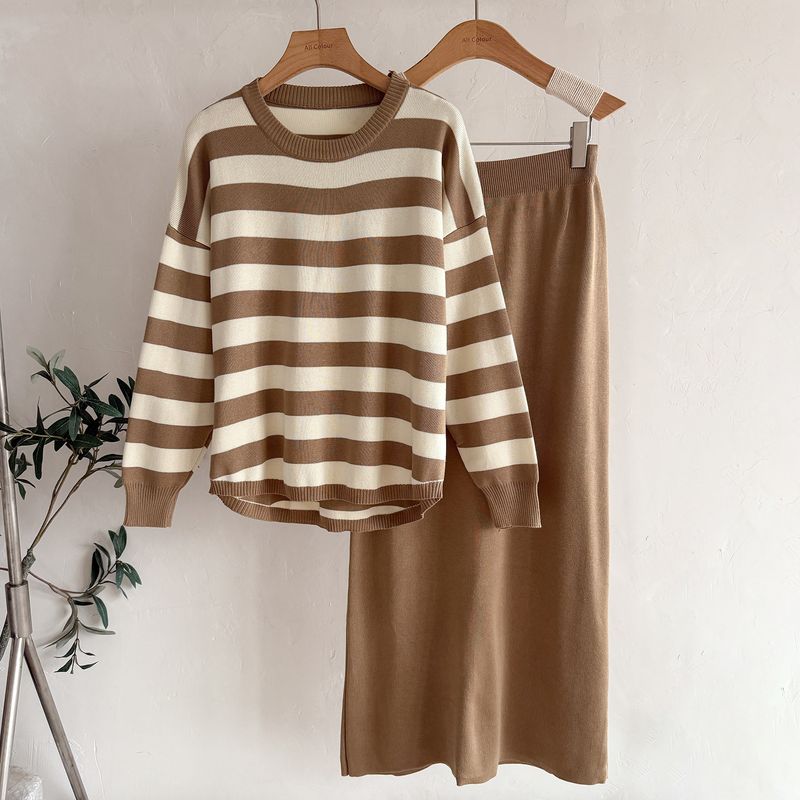 Elegante completo composto da t-shirt a maniche lunghe e gonna midi a vita alta - Completo in maglia due pezzi autunno/inverno per donna, elegante abbigliamento casual e da ufficio_voghion.com