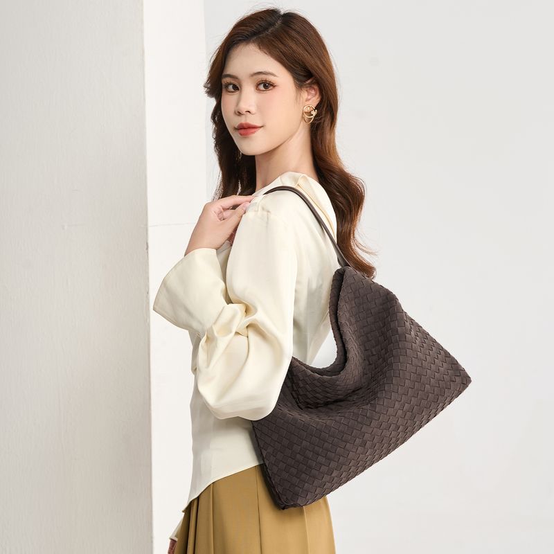 Nuova borsa a secchiello intrecciata fatta a mano da donna, borsa a tracolla grande e capiente, versatile e alla moda_voghion.com