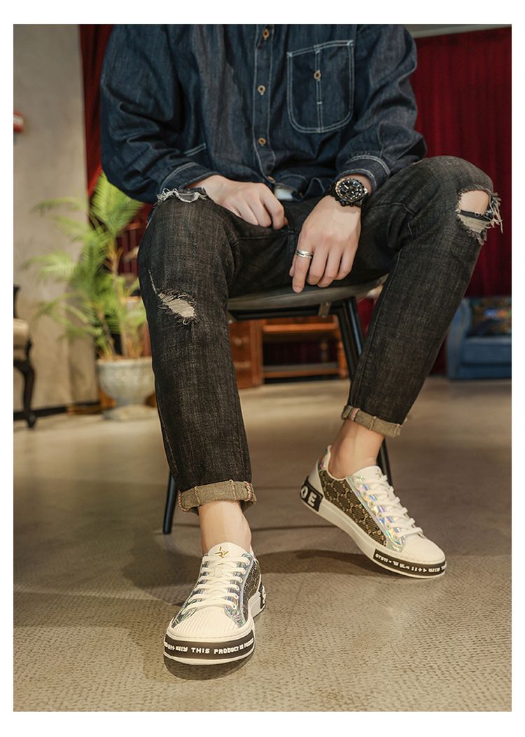 2024 zapatos europeos de verano para hombre, nuevos zapatos casuales de moda que combinan con todo, zapatillas blancas de suela suave transpirables de lujo ligeras de moda_voghion.com