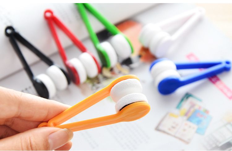 Unisex Portable eyeglass wiper/squeezer Eyeglass clip Eyeglass cleaner Eyeglass cleaner_voghion.com