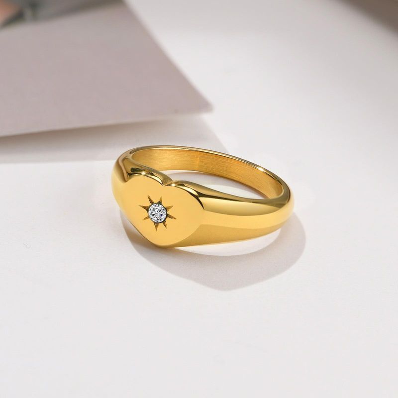 Damenschmuck Herzförmiger Zirkoniaring in Goldton, minimalistischer eleganter Titanstahlring mit Einzelstein für den Alltag_voghion.com
