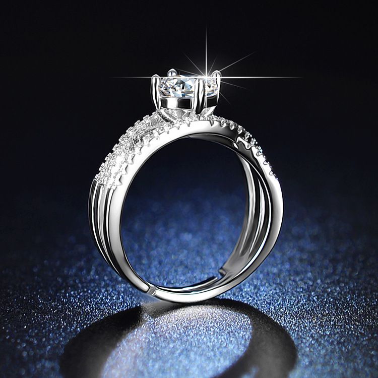 Streaming live di un anello di moissanite da un carato, intrecciato con vite e tre generazioni, design dell'anello di fidanzamento_voghion.com