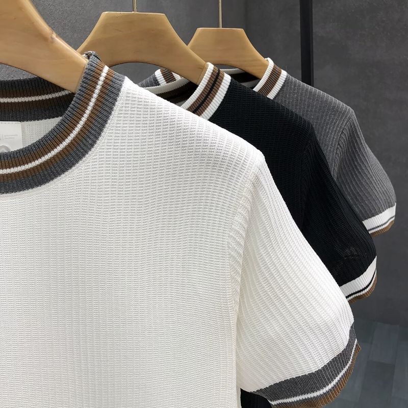 Herrenbekleidung Sommer Bequemes, kühles und atmungsaktives, stark gedrehtes Jacquard-Textur-Strick-T-Shirt in Kontrastfarbe_voghion.com