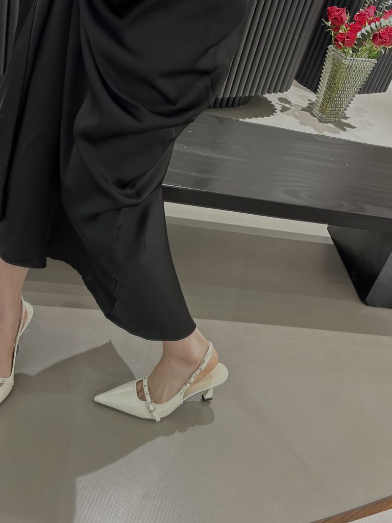 Stagione primaverile e autunnale 2024 Nuovi sandali Baotou alti con bocca superficiale rivettata, testa a punta da donna, temperamento, sottile_voghion.com