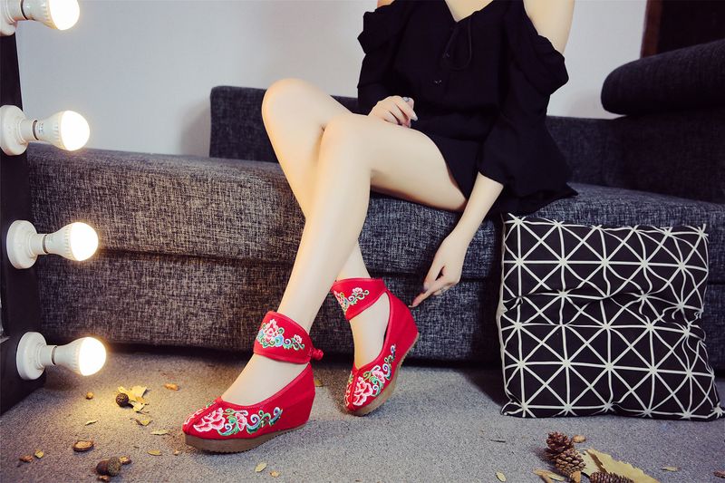 Tacchi alti, scarpe da ballo singole in tessuto ricamato con tacco inclinato all'interno, scarpe da donna primaverili e autunnali, stile etnico_voghion.com