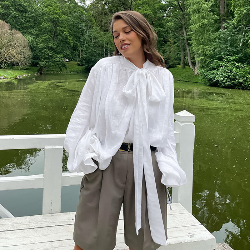 Camicia bianca con maniche a sbuffo e fiocco in puro cotone, elegante modello da donna, stile pendolare francese, primavera 2023_voghion.com