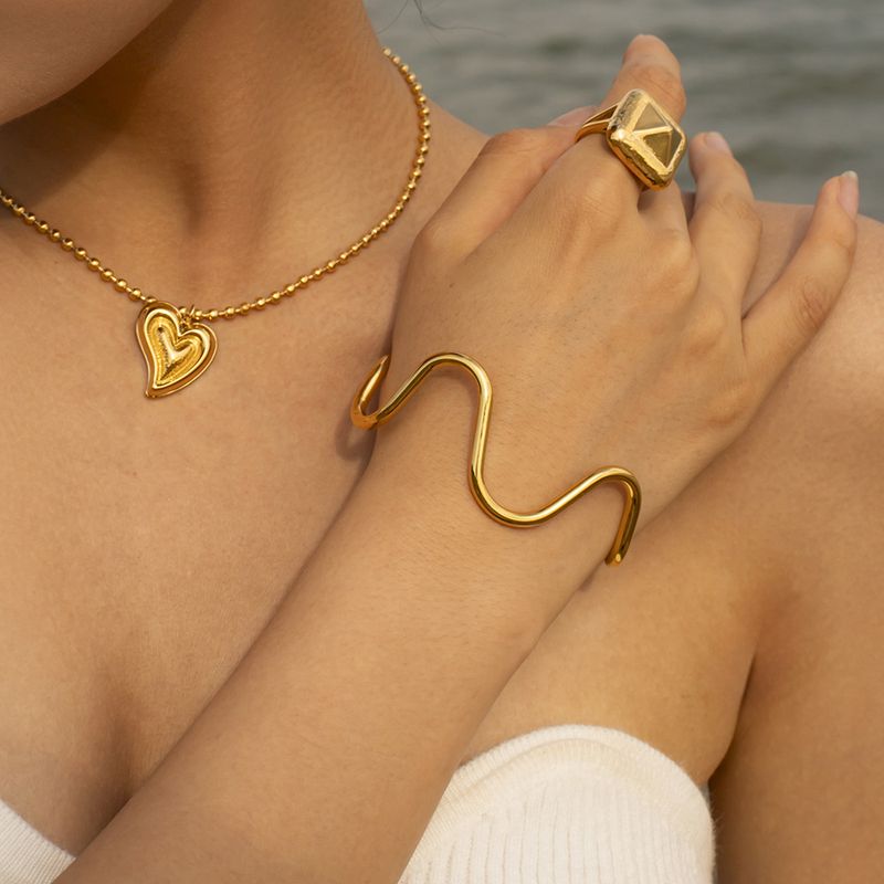 Hot selling gouden roestvrijstalen golvende uittrekbare ketting in coole stijl halsketting voor vrouwen_voghion.com