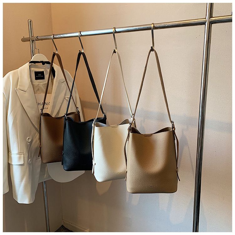 2024 Neue große Kapazität für Damen Freizeit Wassereimer Herbst Winter Mutter Tasche, Nischendesign, einzelne Schulter_voghion.com
