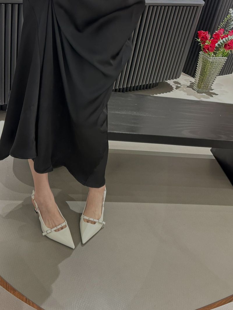 Stagione primaverile e autunnale 2024 Nuovi sandali Baotou alti con bocca superficiale rivettata, testa a punta da donna, temperamento, sottile_voghion.com