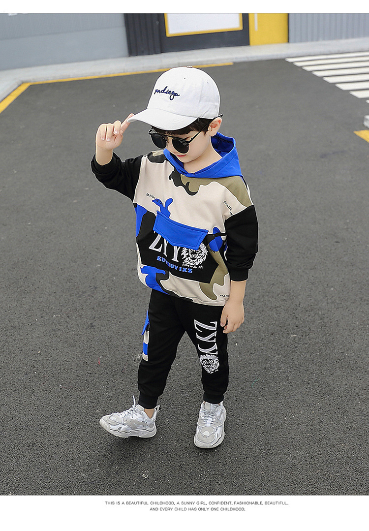 Jongensset 2023 Lente Herfst Nieuwe Koreaanse editie Tweedelige camouflagesportset voor kinderen, knap en trendy_voghion.com