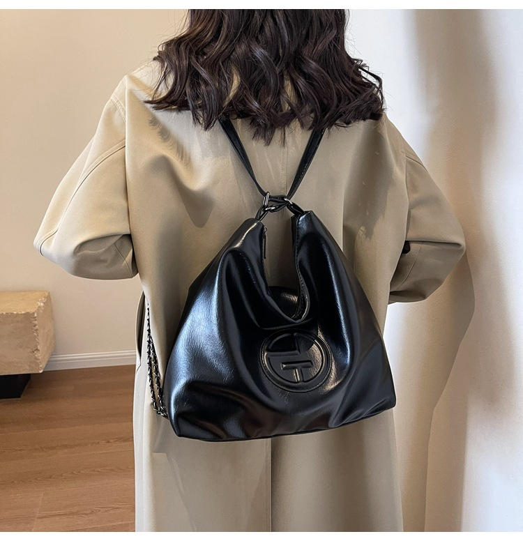 2024 Light Luxury Creative Women's New Cool And Trendy Saddle Bag Fashion Large Capacity Shoulder Bag Solid Color Handbag_voghion.com