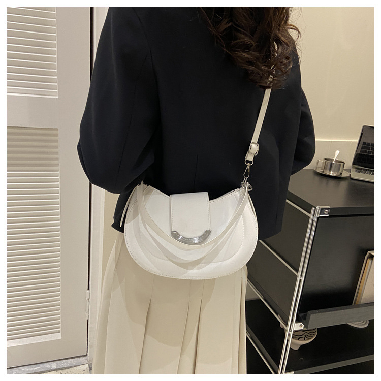 Borsa semplice per ascelle di nicchia Borsa casual a mezzaluna popolare 2023 Nuova borsa estiva Borsa a tracolla di tendenza della moda da donna_voghion.com