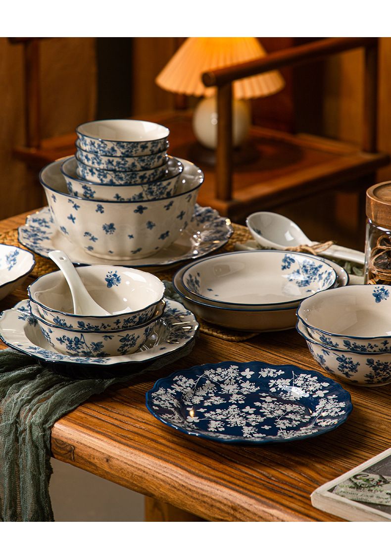 Elegante set di stoviglie in ceramica - Collezione di stoviglie in ceramica smaltata con motivo floreale in rilievo per riso, zuppa e insalata (adatto al microonde, 12 pezzi)_voghion.com