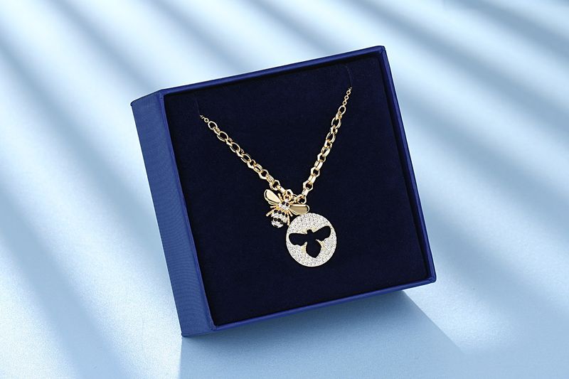 Cute And Charming Little Bee Necklace Female Fashion Round Hollow Tag Bee Clavicle Chain Element Crystal_voghion.com