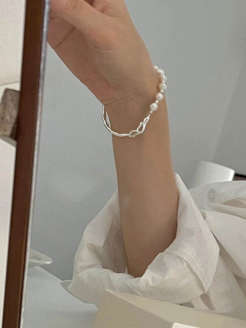 Bracelet baroque irrégulier en argent sterling à vendre avec perles d'eau douce semi-jonc plaqué or blanc bijoux fins_voghion.com