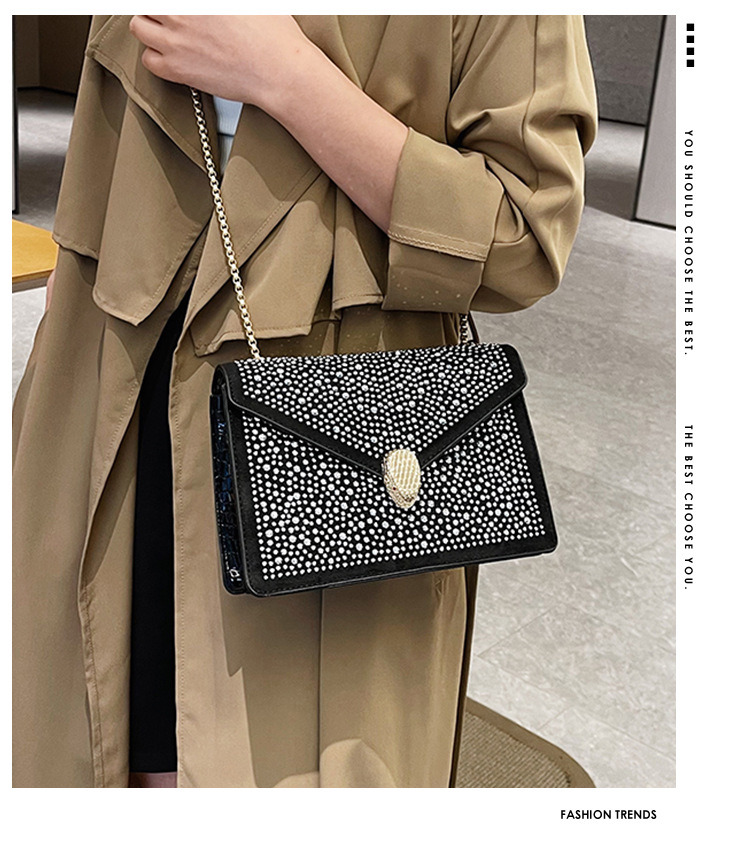 Borsa quadrata piccola 2024 Nuova borsa a mano a catena personalizzata Borsa a tracolla semplice versatile in stile occidentale da donna Borsa a tracolla versatile_voghion.com