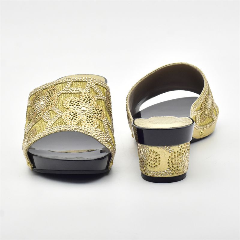 Stilfulde damebryllupssko med diamantpresset blomsterprint til festsko_voghion.com