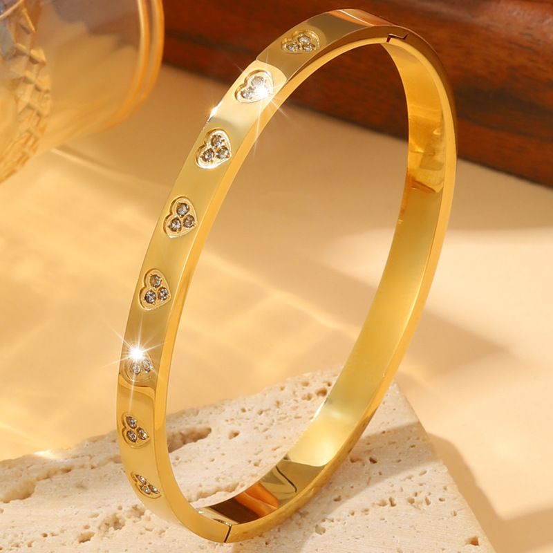 Bracciale alla moda in acciaio al titanio con diamanti a forma di cuore di pesca, modello per coppie, versione alta, leggero, lussuoso, in acciaio al titanio, resistente allo sbiadimento._voghion.com