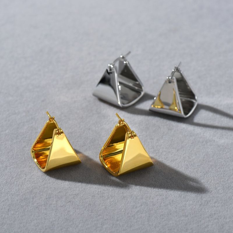 Damenschmuck Minimalistische geometrische Pyramiden-Creolen in Gold und Silber, leichtes Hohldesign für die Persönlichkeit des Alltags, einzigartige Ohrringe_voghion.com