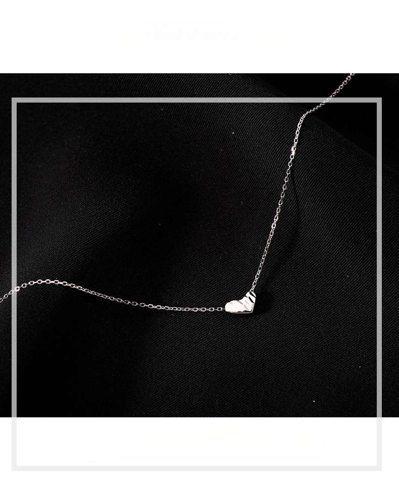 Collana con piccolo cuore in argento sterling per donna, ciondolo a clavicola dal design di lusso di alta gamma, leggero e di nicchia, con catena al collo._voghion.com