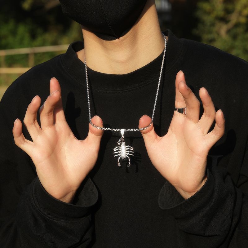 Herrenschmuck – Hip-Hop-Skorpion-Anhänger mit Zirkonia und Diamanten, ein cooles Statement-Piece für Casual und Streetwear._voghion.com