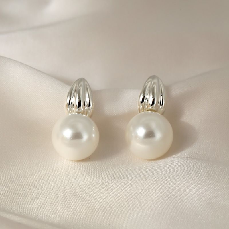 Orecchini a bottone con perle in argento S925, design popolare femminile con placcatura in oro elettrolitico, orecchini con senso_voghion.com