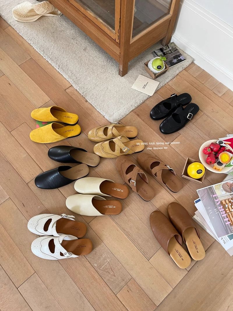 Artistic Carved Temperament Closed-Toe Half Slippers Comfortable Versatile Cross Strap Flat Mules Women's Shoes_voghion.com