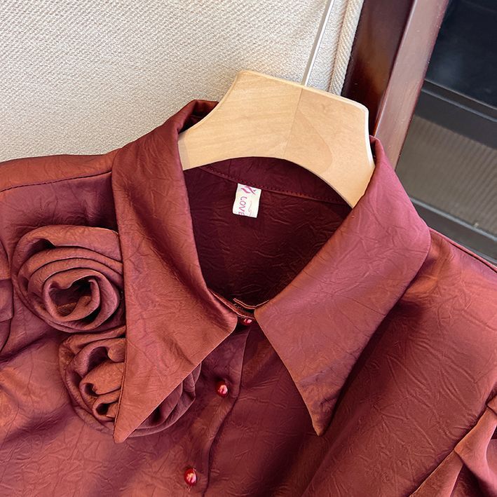 Camicetta floreale con collo alto e maniche a sbuffo – Elegante camicia in raso French Chic da donna, leggera camicetta a maniche lunghe con apertura frontale (rosso, marrone, nero)_voghion.com