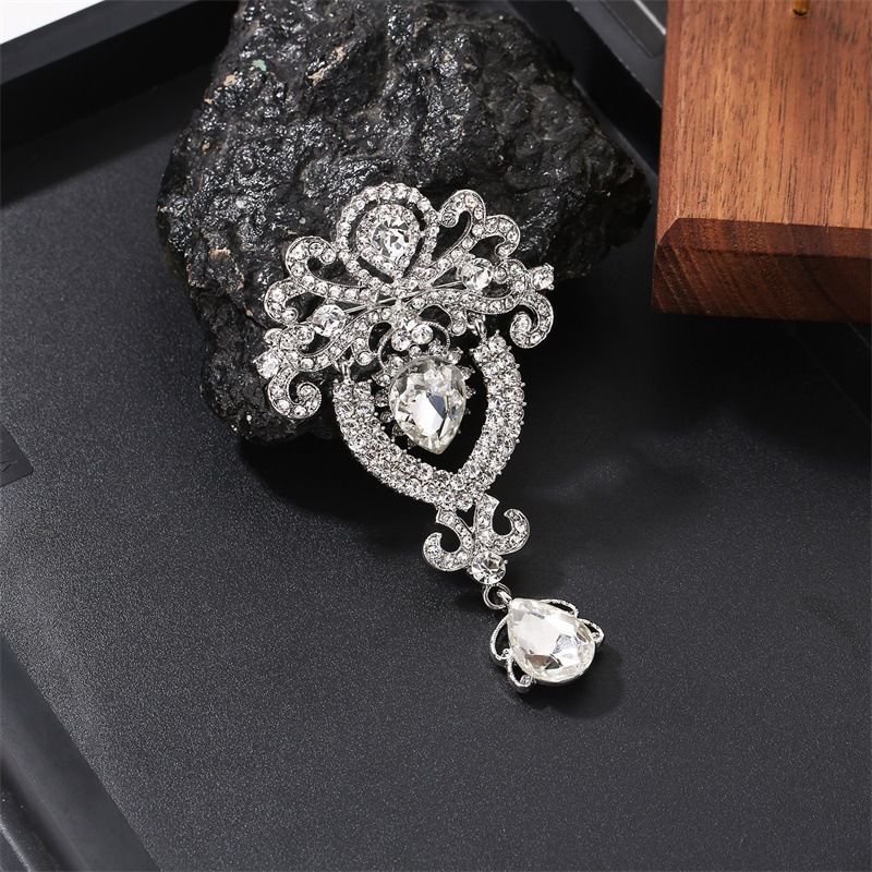 New hot selling temperament men's and women's brooches, fashionable glass scarf buckle, crown crystal coat, pin collar_voghion.com