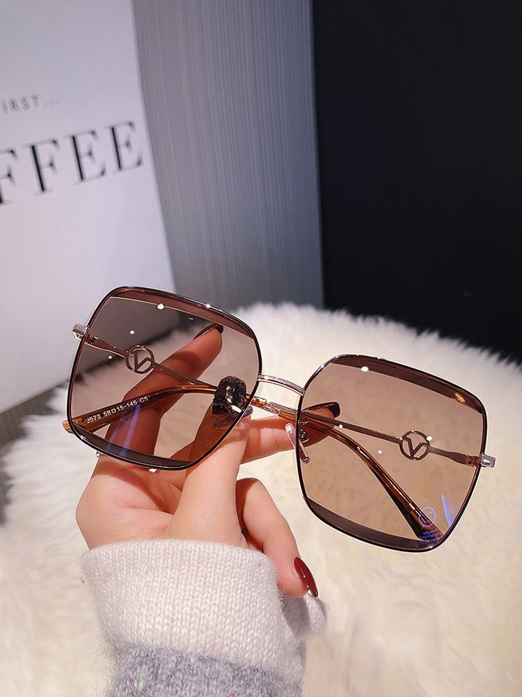 Occhiali da sole polarizzati per donne con un senso del lusso, specchietti da guida marroni alla moda, nuovi occhiali da sole 2022, alla moda_voghion.com