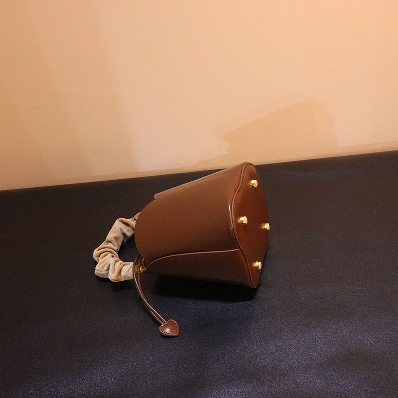 P7 Damestassen 2023 Nieuw Emmer Niche Ontwerp Groentemand High-end Petal Draagbare Crossbody Tas_voghion.com