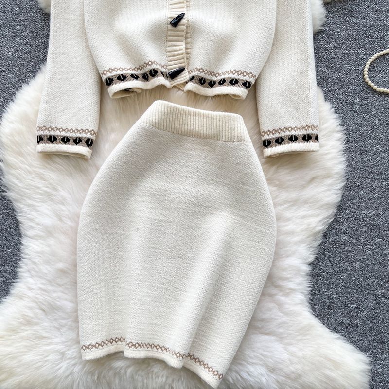 Abito da sposa - Maglione con collo alla coreana ricamato e gonna aderente (beige/nero)_voghion.com