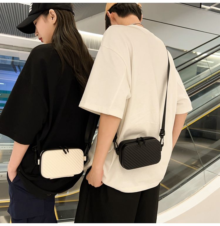 Bolso de mensajero para hombre de piel sintética suave con diseño de rayas diagonales, estilo unisex, sencillo y ligero, de VC_voghion.com